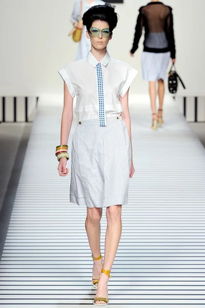 Look 12